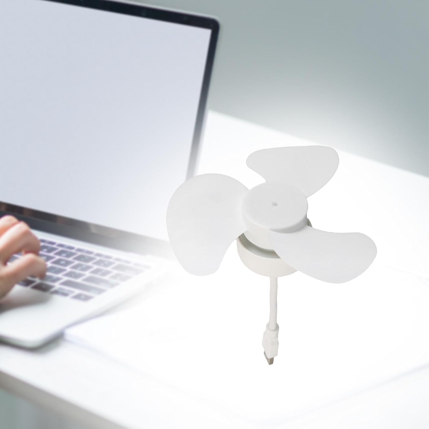GiroFlow™ – Compact Rotatable Ceiling Breeze Fan